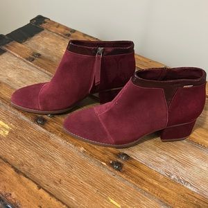 Tom’s red booties sz 9